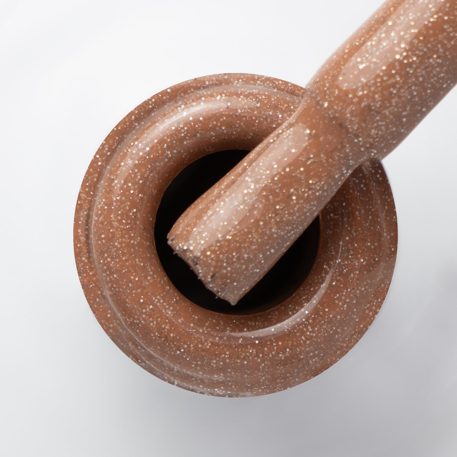 Gargalo e pincel a mostrar a cor