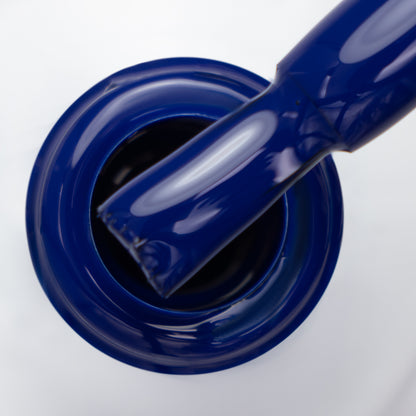 Gargalo com pincel a mostrar a cor azul