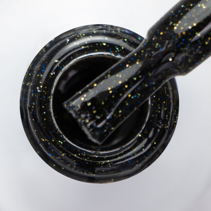 Gargalo e pincel a mostrar a cor verde escuro com shimmer incorporado