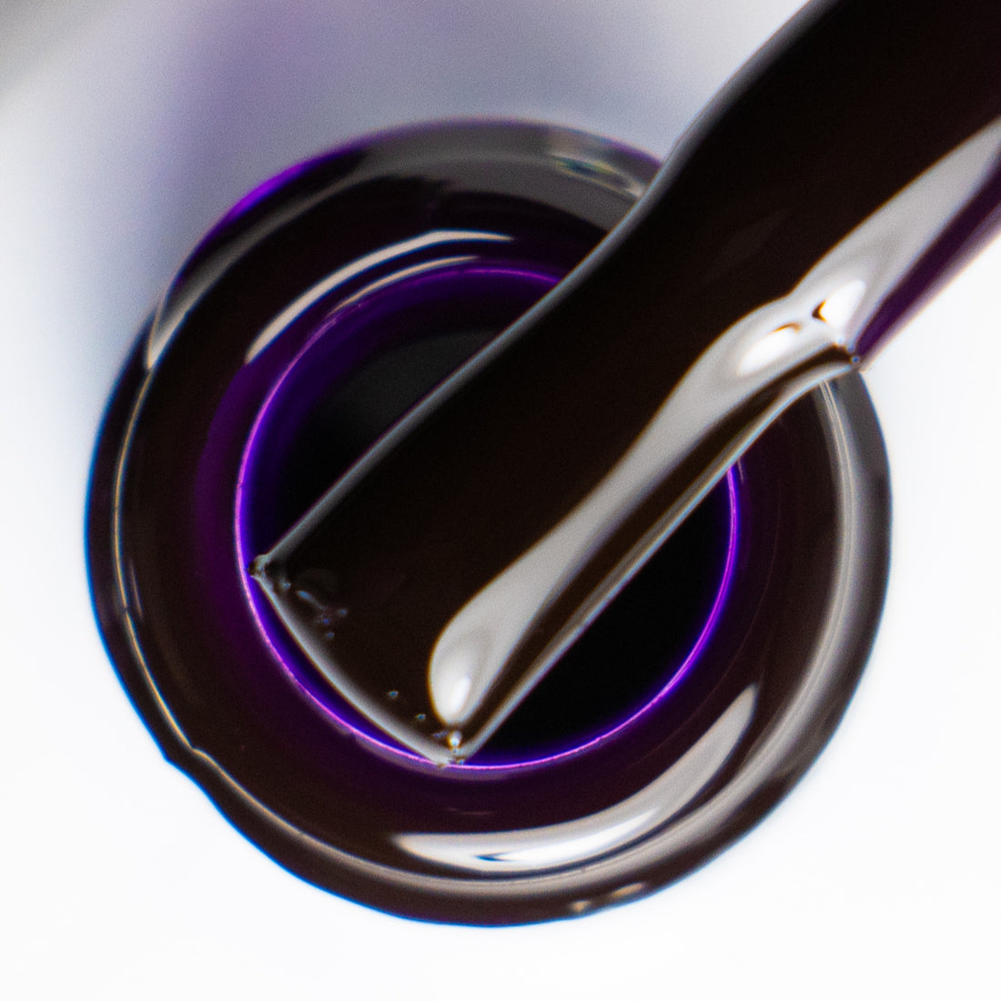 Pincel e gargalo a mostrar a cor