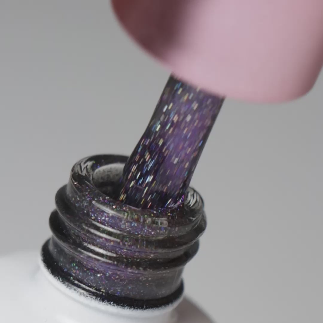 Pincel a sair do boião e mostrar a cor