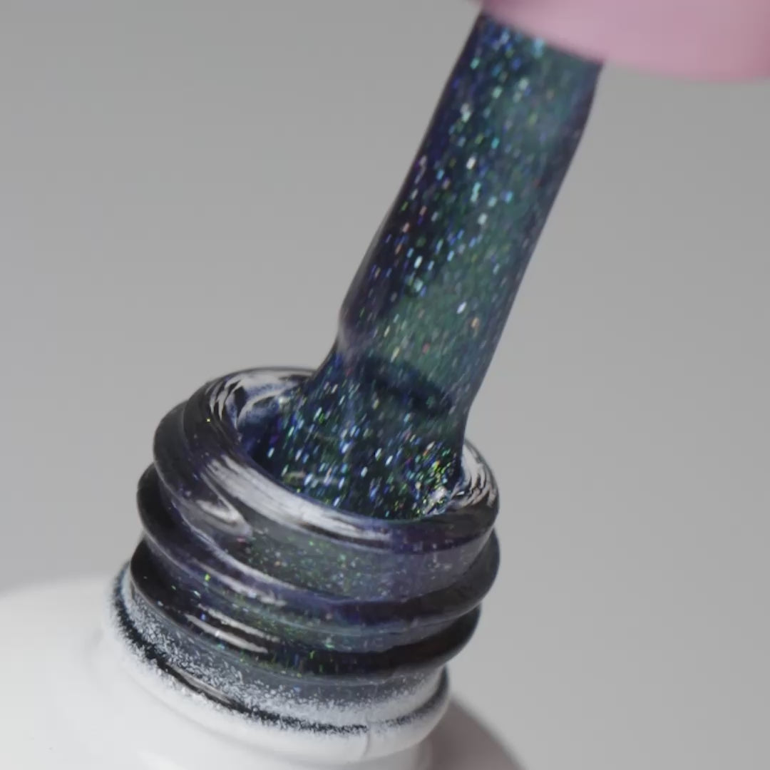 Pincel a sair do boião a mostrar a cor