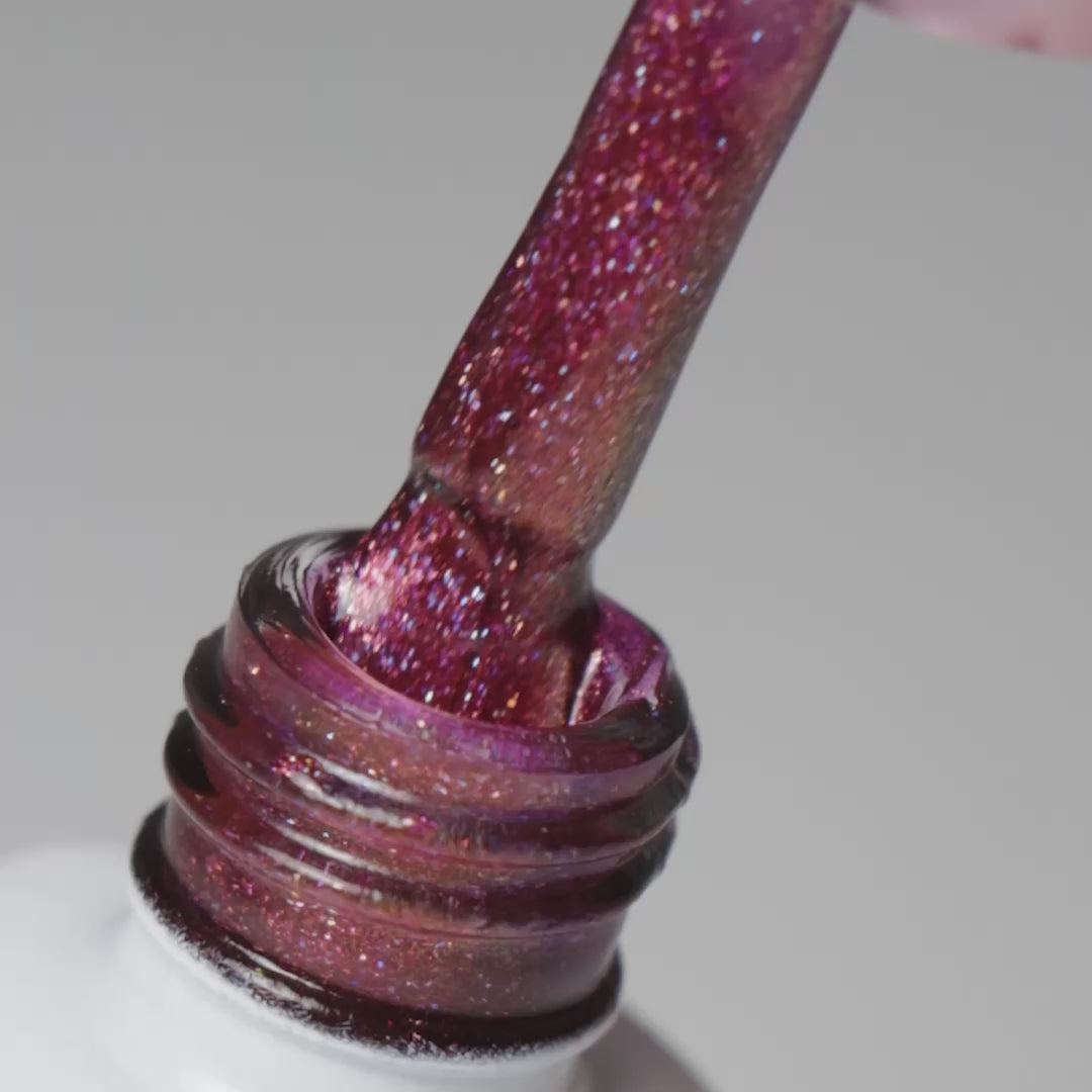 Pincel a sair do boião a mostrar a cor